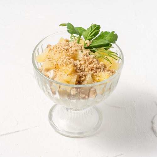 Салат с курицей и ананасами